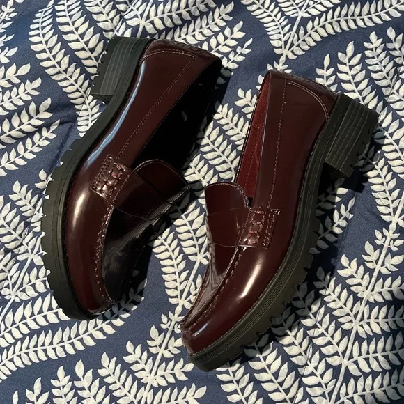 Old Navy Faux Leather Chunky Heel Loafers - Picture 4 of 6